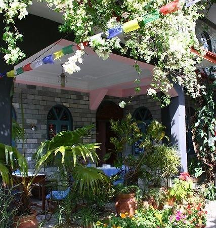 Sacred Valley Inn Pokhara Exterior photo